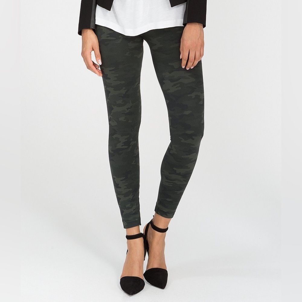 SPANX‎ Green and Black camo Leggings with Form-Fitting Stretch Sz-L. T4